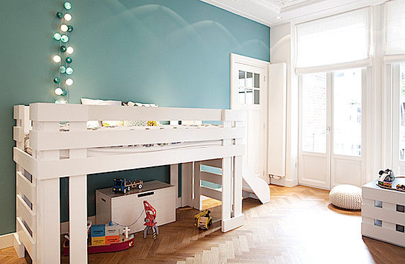 Een verdieping van een herenhuis, Interieur Design by Nicole & Fleur Interieur Design by Nicole & Fleur Dormitorios infantiles