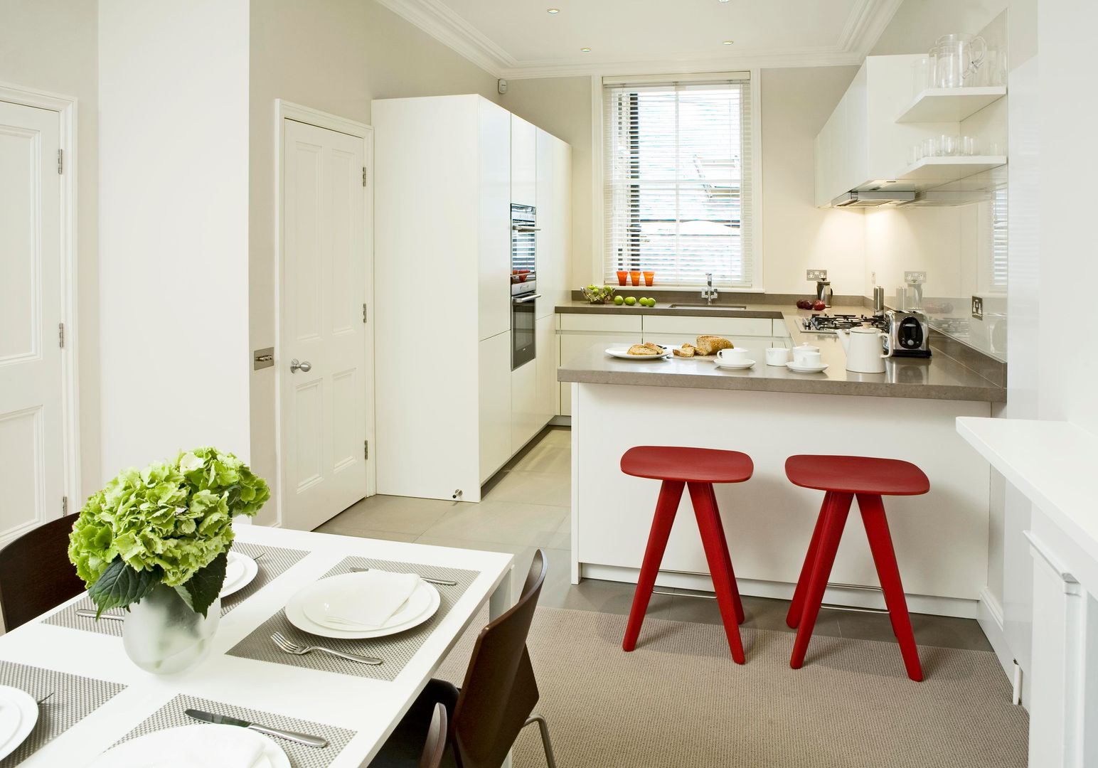 Small U Shaped Kitchen Elan Kitchens Modern kitchen White modern kitchen,small kitchens,kitchen space,white kitchen,contemporary kitchen,kitchen diner,modern apartment,u shape kitchens,white kitchen