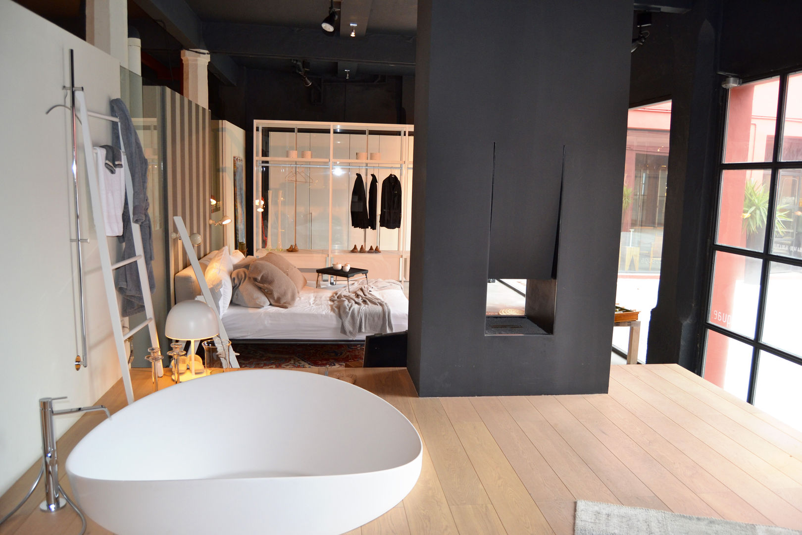 Aquaquae Showroom, aquaquae aquaquae Modern Yatak Odası Yataklar & Yatak Başları