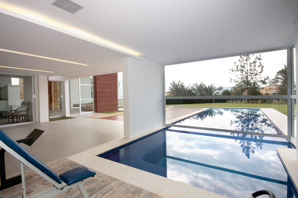 Residencia PG, F:POLES ARQUITETOS ASSOCIADOS F:POLES ARQUITETOS ASSOCIADOS Piscinas modernas