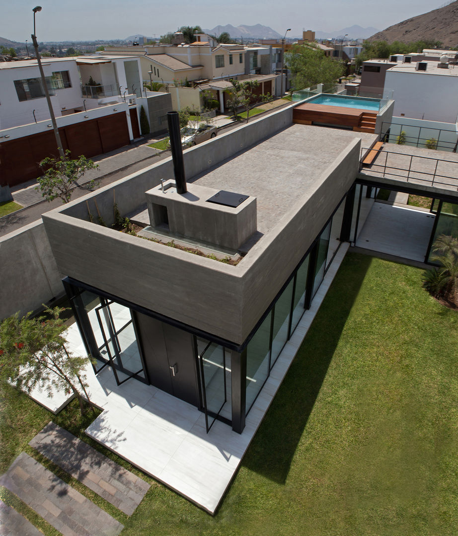 CASA RODEADA, NIKOLAS BRICEÑO arquitecto NIKOLAS BRICEÑO arquitecto 모던스타일 주택