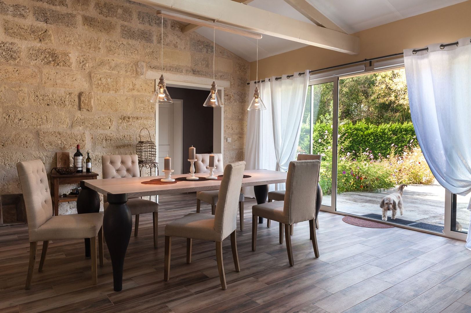 Réhabilitation d'une bâtisse ancienne, Agence boÔbo Agence boÔbo Dining room