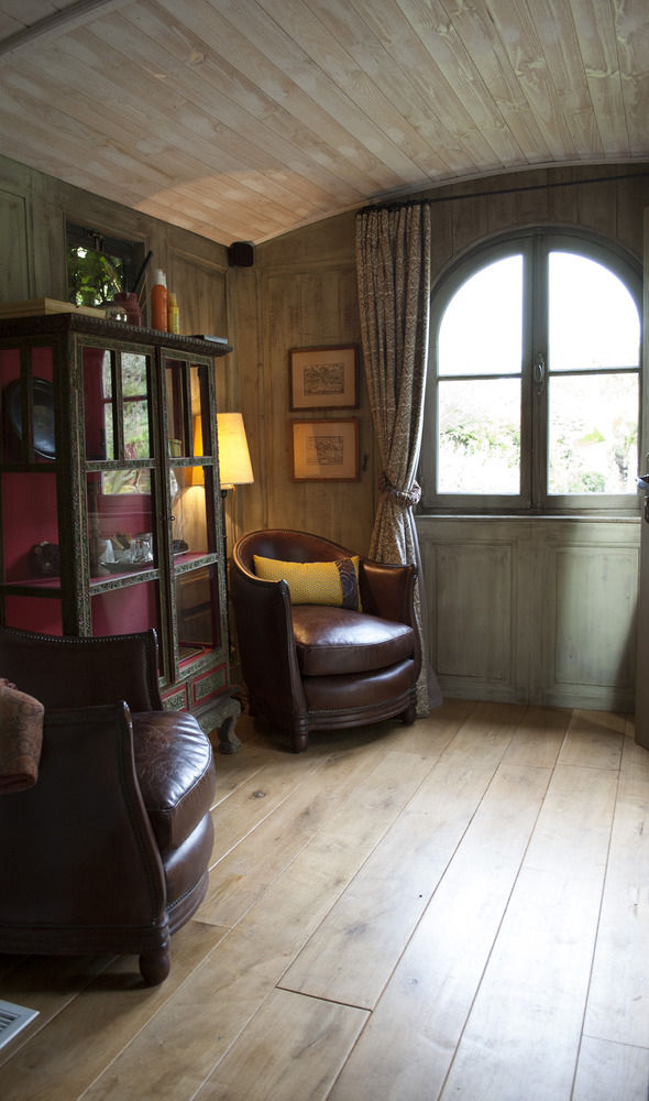 Chambre bohème, Les Rosees Les Rosees Rustic style bedroom