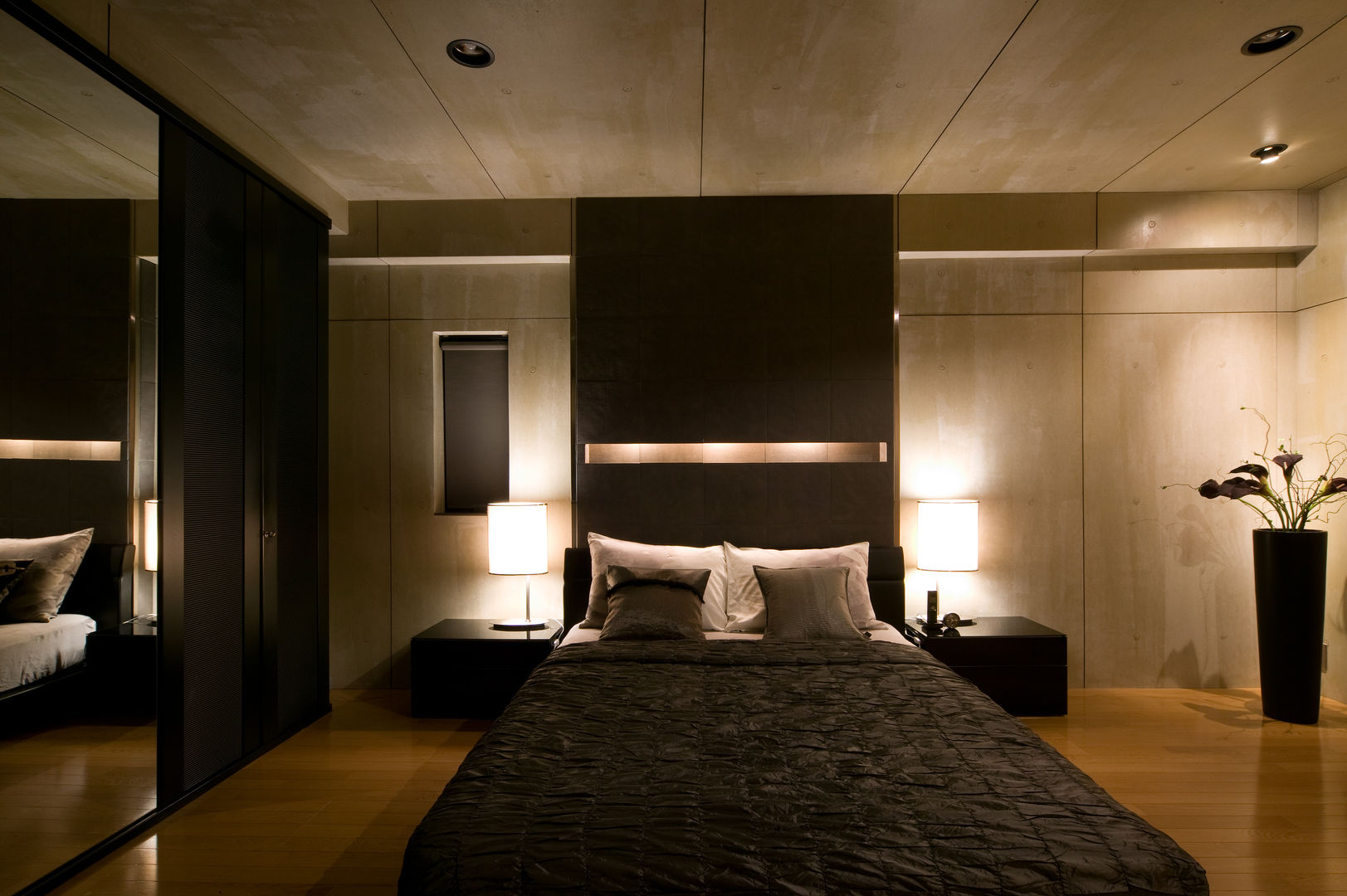 シンプルモダンなオフィス空間のある家, MACHIKO KOJIMA PRODUCE MACHIKO KOJIMA PRODUCE Dormitorios modernos