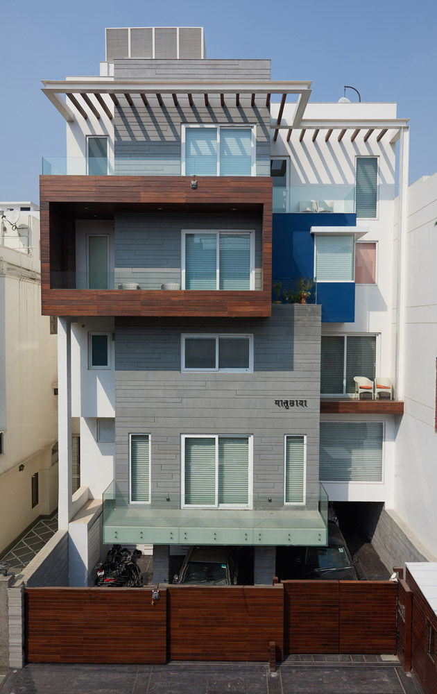 A courtyard house, eSpaces Architects eSpaces Architects Casas modernas: Ideas, imágenes y decoración