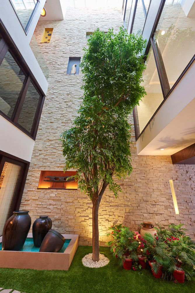 A courtyard house, eSpaces Architects eSpaces Architects Modern Corridor, Hallway and Staircase