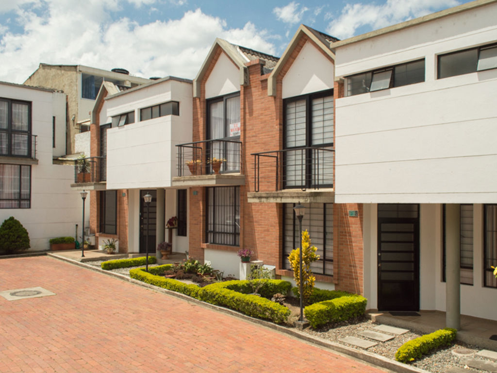 Casa 5 Aca de Colombia Casas de estilo moderno