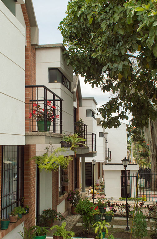 Casas de conjunto residencial, Aca de Colombia Aca de Colombia Nowoczesne domy