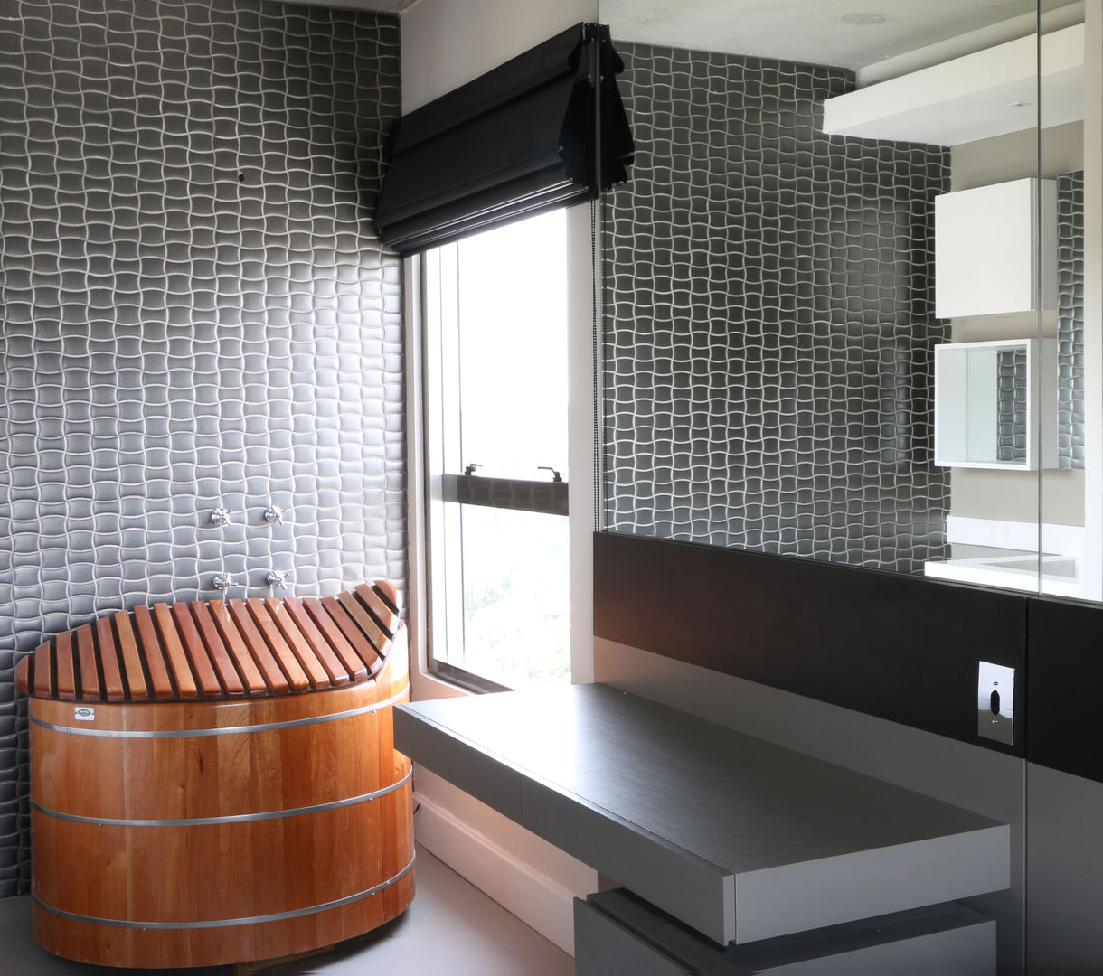 Banheiro com Ofurô Integrado a Suite MONICA SPADA DURANTE ARQUITETURA Banheiros modernos banheiro integrado