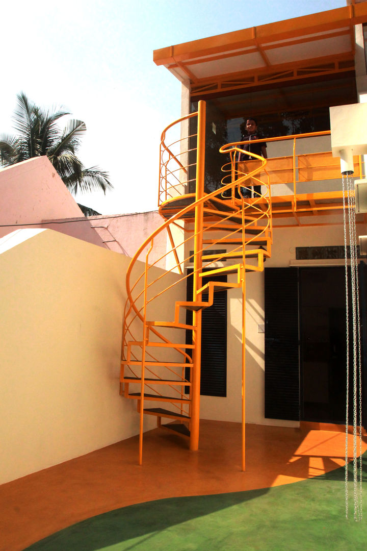 Access to the Work Studio BETWEENLINES Rustic style corridor, hallway & stairs Iron/Steel