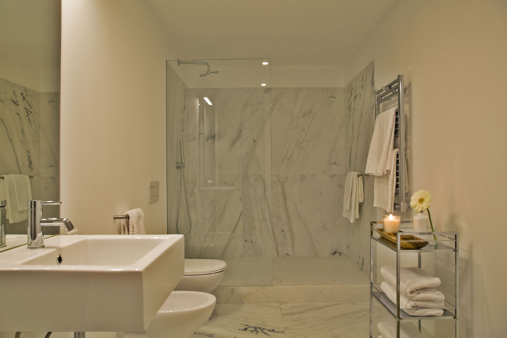 Edifício Combro 77, Pureza Magalhães, Arquitectura e Design de Interiores Pureza Magalhães, Arquitectura e Design de Interiores Bathroom Bathtubs & showers
