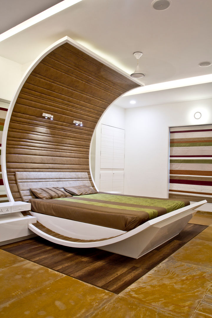 Interiors at Rajhans Maxima apartments,Surat, Hundreddesigns Hundreddesigns Bedroom Beds & headboards