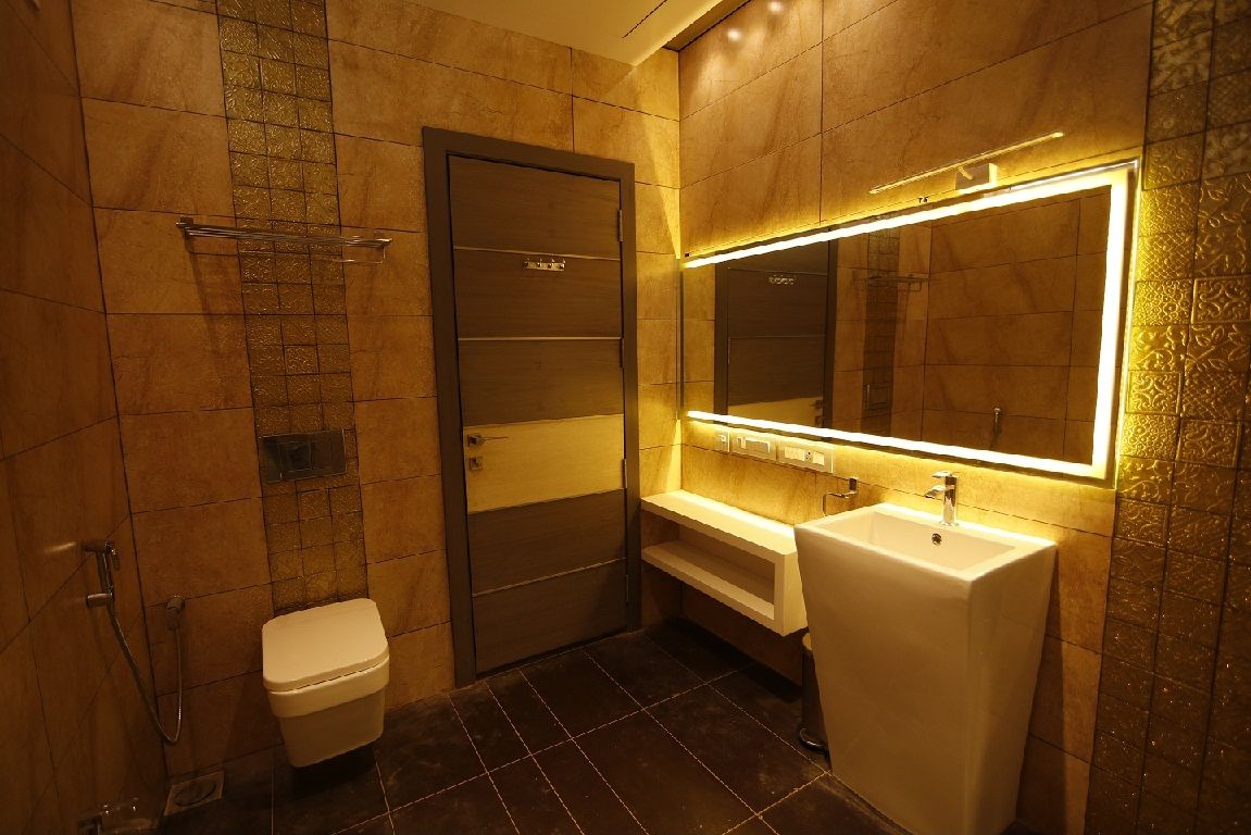 Residential interiors for Mr.Siraj at Chennai, Offcentered Architects Offcentered Architects Modern bathroom