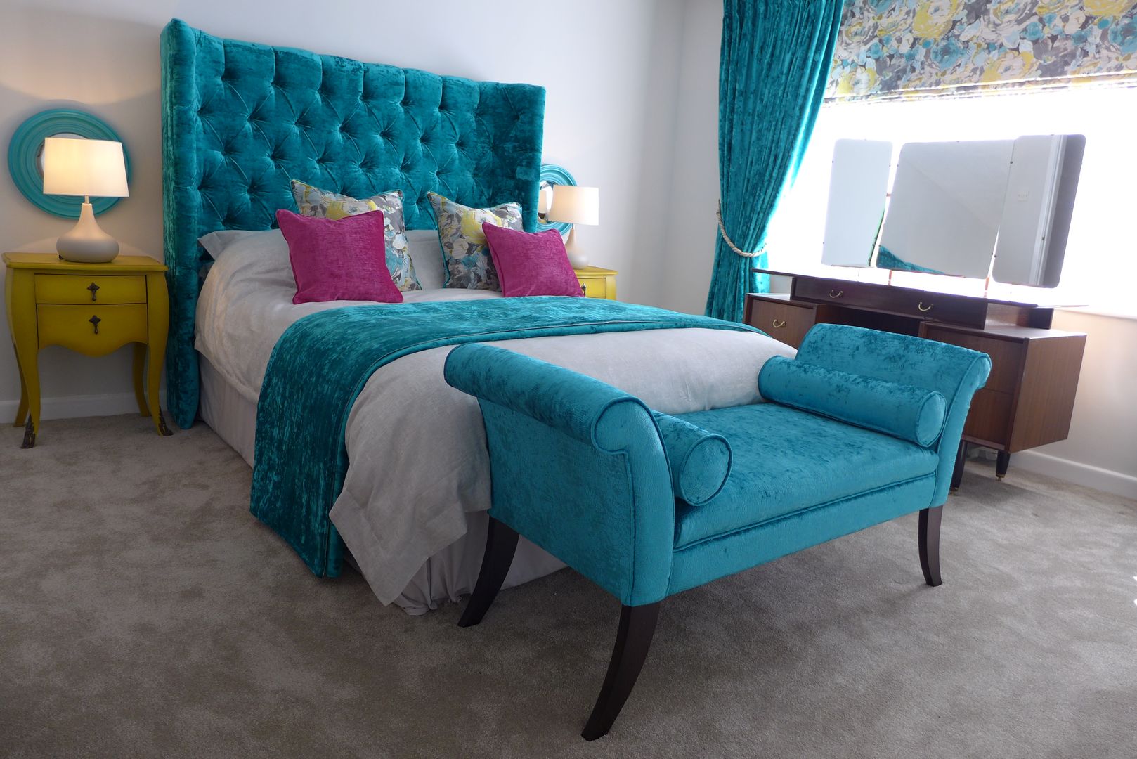 hotel style bedroom Style Within Klasyczna sypialnia bed end chaise,blue velvet,dress curtains,roman blind,pink accents,velvet headboard,fabric headboard,boutique bedroom,hotel style bedroom