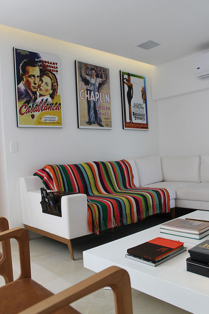 Apartamento Botafogo, Julia Queima Arquitetura Julia Queima Arquitetura 모던스타일 미디어 룸