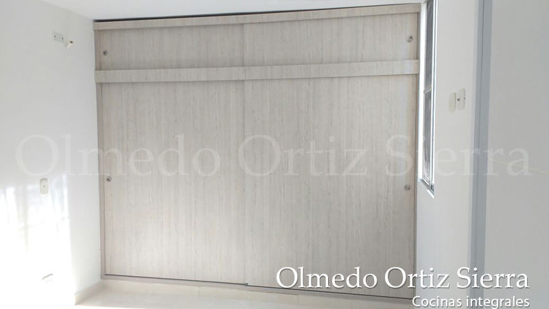 Closets , Cocinas Integrales Olmedo Ortiz Sierra Cocinas Integrales Olmedo Ortiz Sierra Modern Bedroom Wood Wood effect Wardrobes & closets