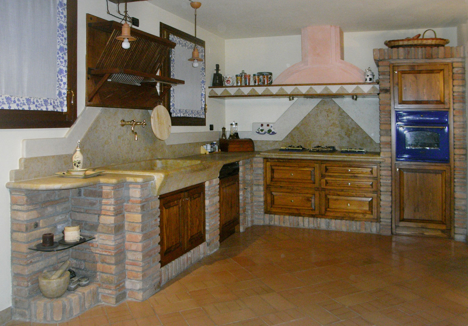 NOSTRE REALIZZAZIONI - cucine in muratura/taverne, SALM Caminetti SALM Caminetti Cocinas de estilo rústico Mármol