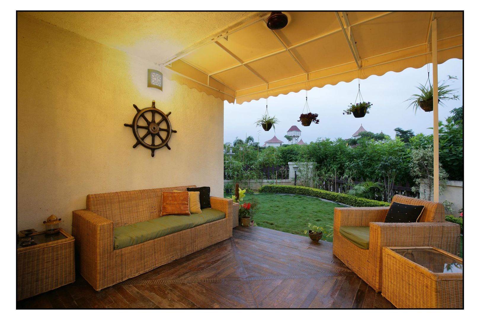 Residence For Captain Nikhil Kanetkar and Ashwini Kanetkar, Navmiti Designs Navmiti Designs Jardins modernos