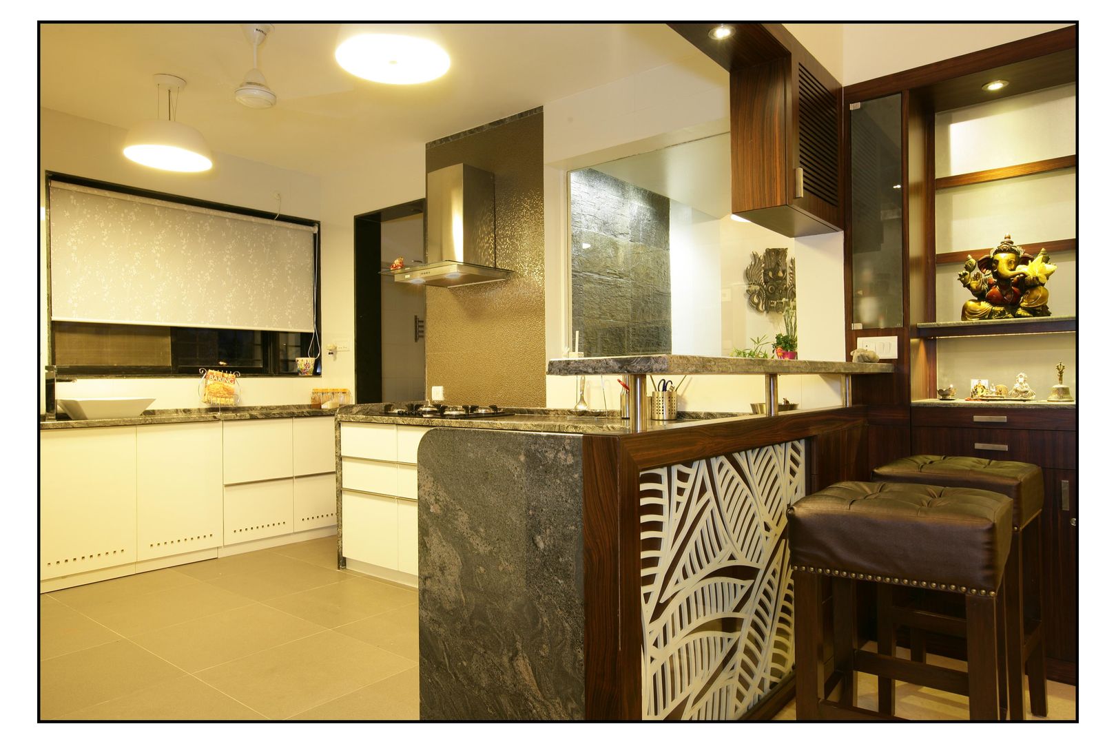 Residence For Captain Nikhil Kanetkar and Ashwini Kanetkar, Navmiti Designs Navmiti Designs Modern kitchen