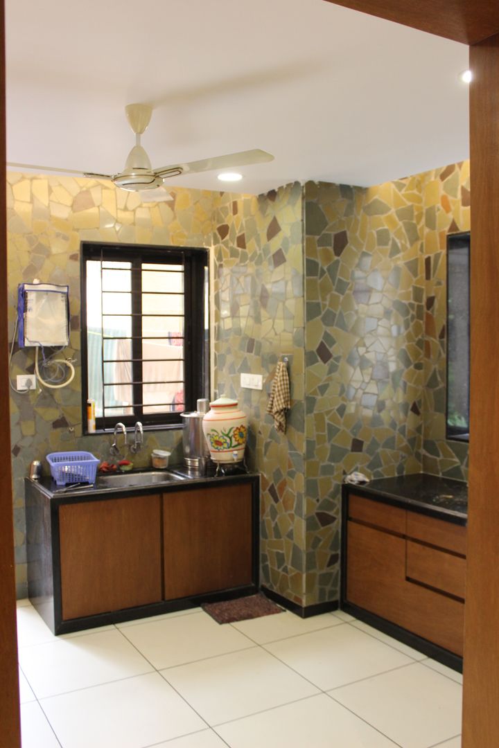 MR. NIMITBHAI DESAI RESIDENCE, INCEPT DESIGN SERVICES INCEPT DESIGN SERVICES Kitchen