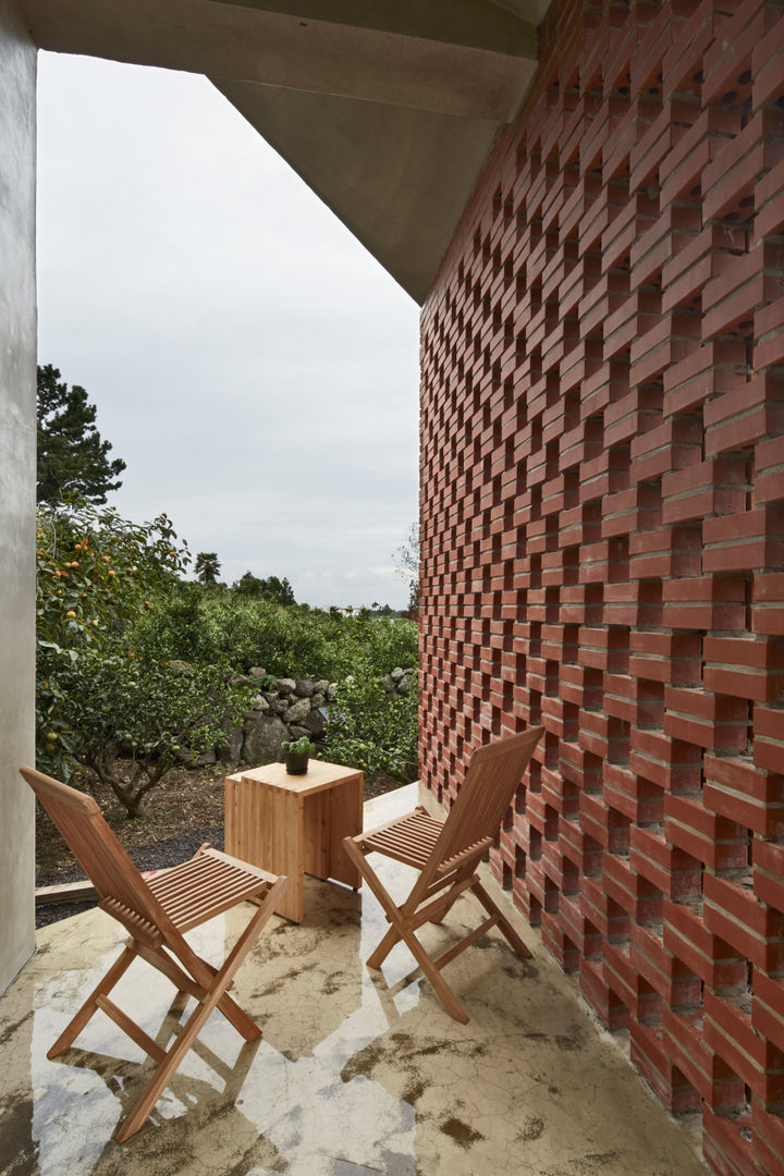 제주 토끼 , 최-페레이라 건축/ CHAE-PEREIRA architects 최-페레이라 건축/ CHAE-PEREIRA architects Комерційні приміщення Готелі