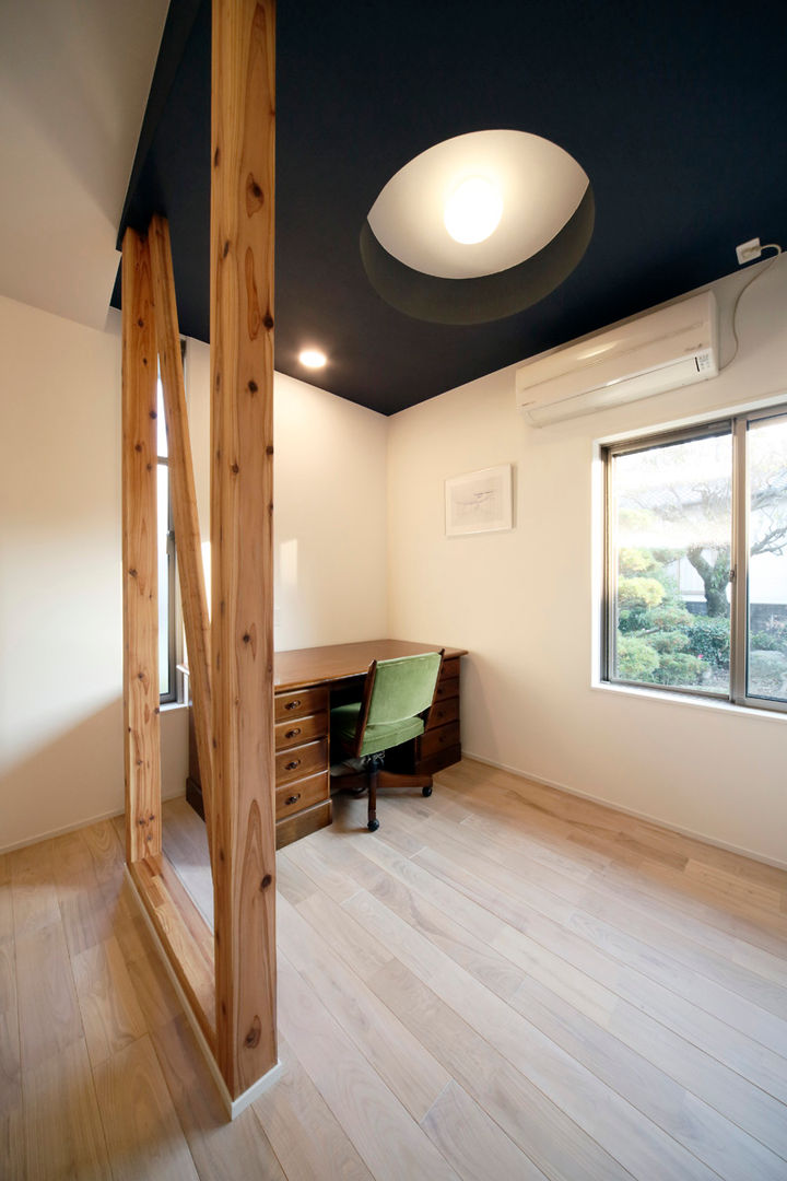 輝国の家, nano Architects nano Architects Modern style study/office