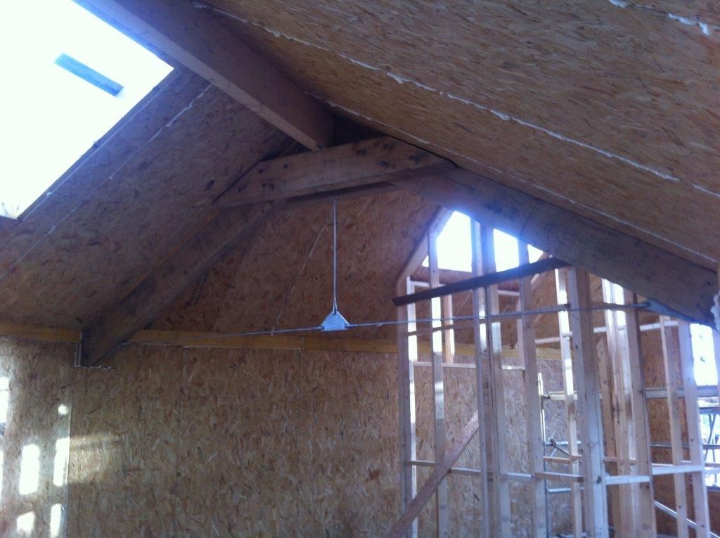 Living Room Roof in progress Building With Frames Salas de estilo minimalista Madera Acabado en madera