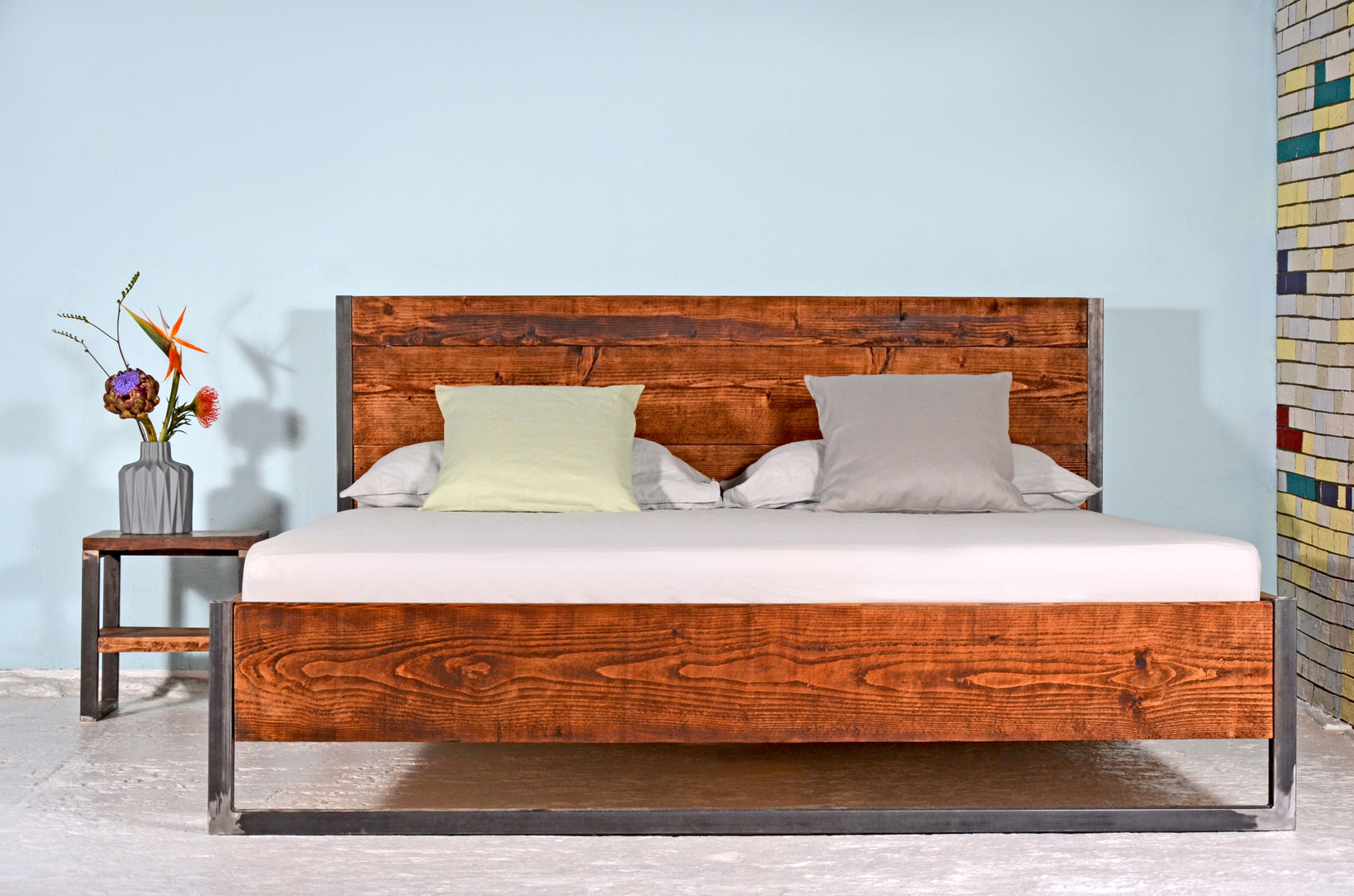 homify Industrial style bedroom Beds & headboards