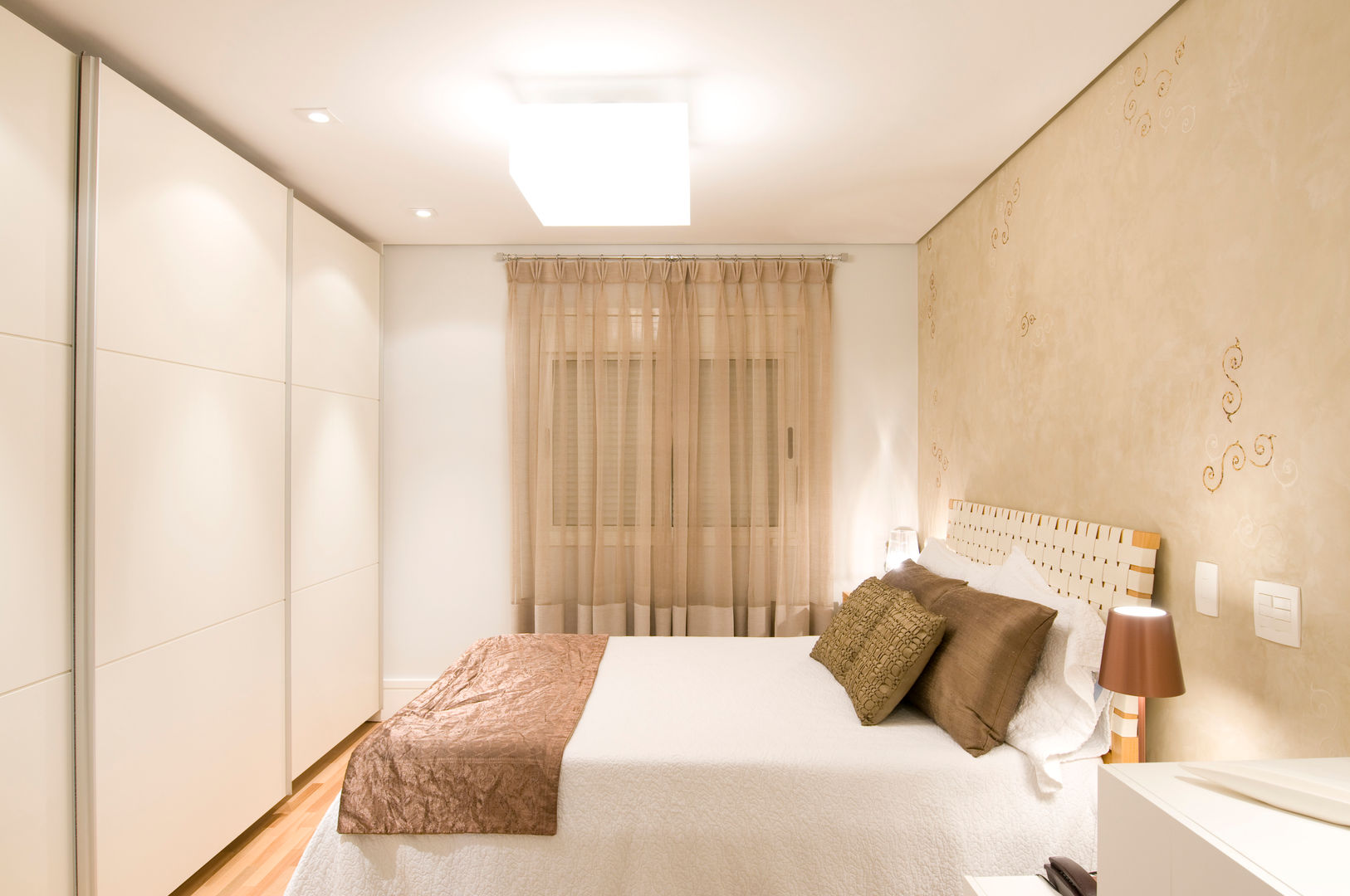 Apartamento em Moema, São Paulo, Liliana Zenaro Interiores Liliana Zenaro Interiores Modern Bedroom MDF