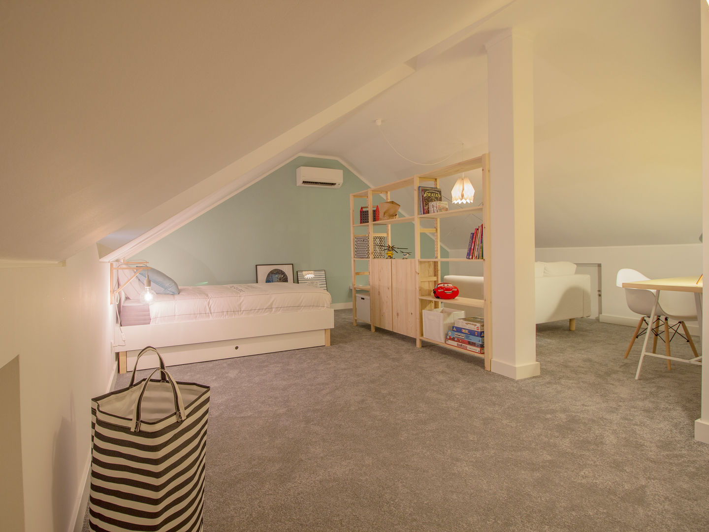 homify Modern nursery/kids room