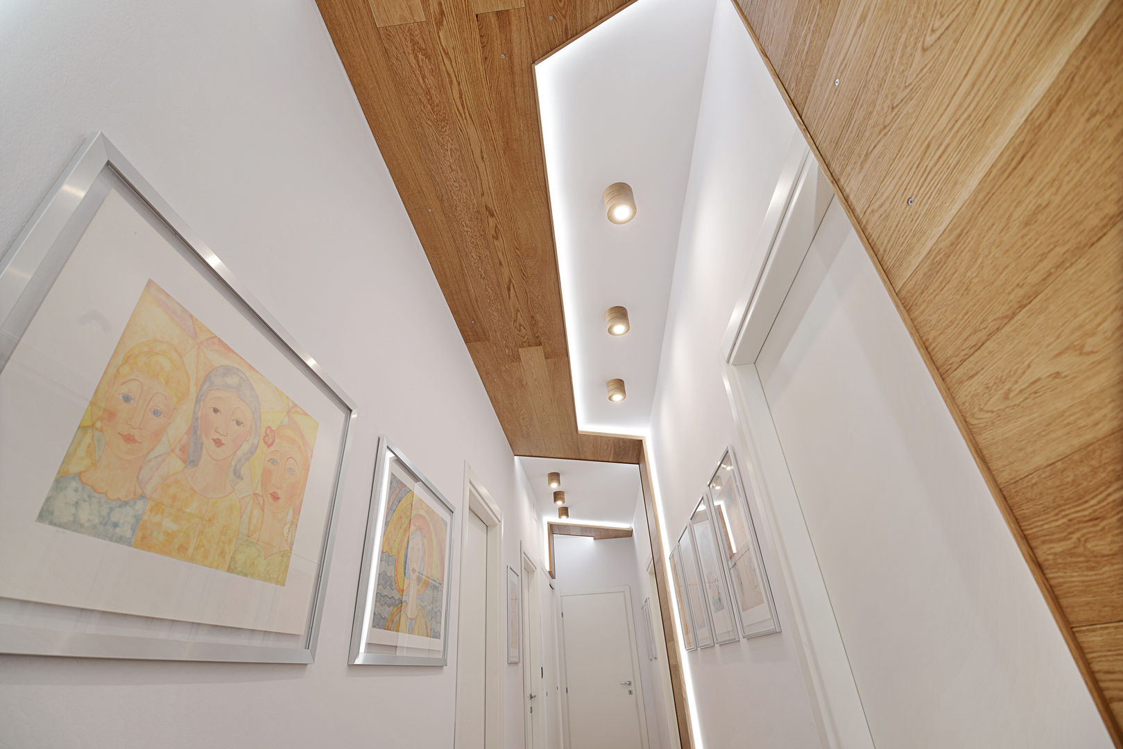 homify Modern corridor, hallway & stairs Wood Wood effect