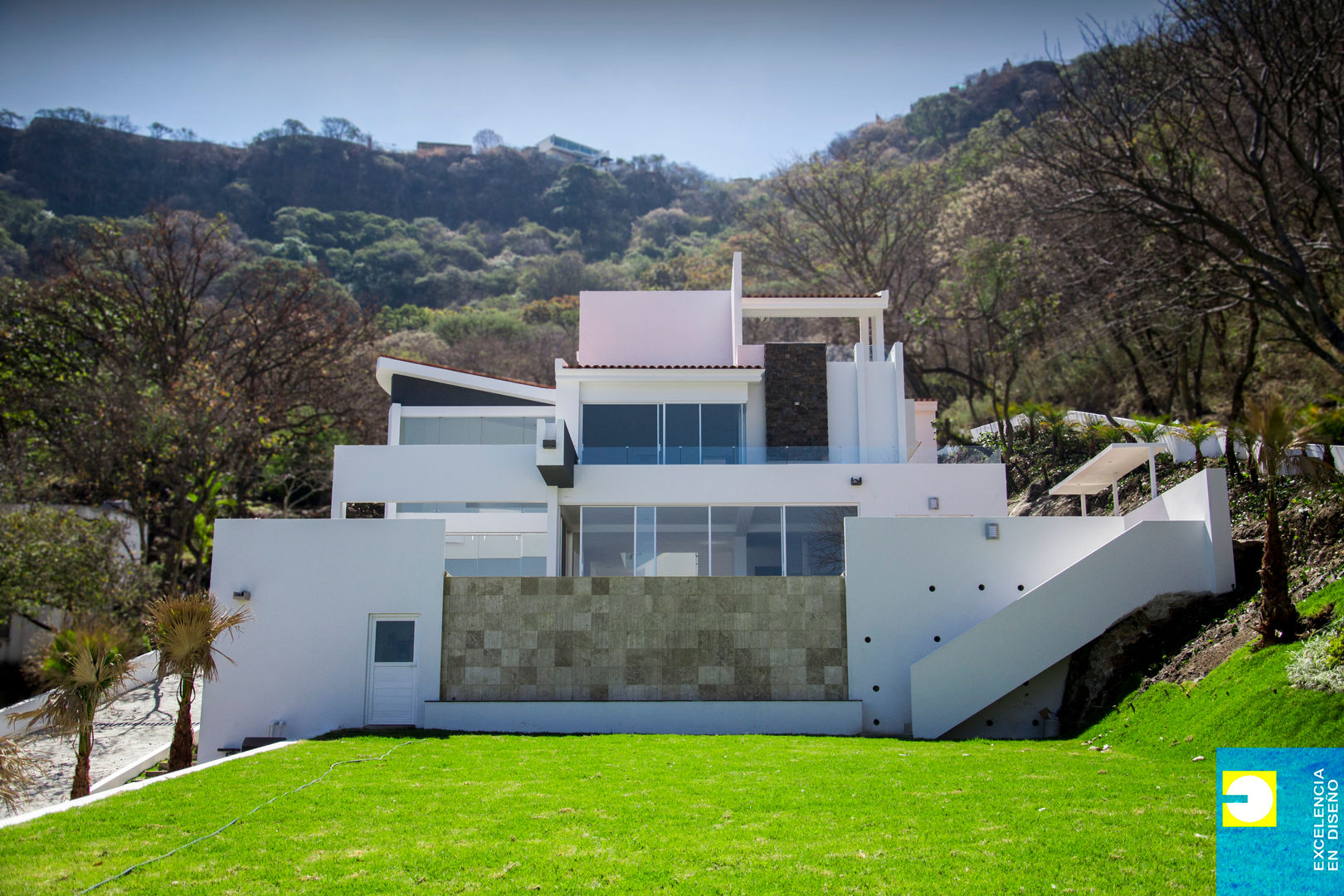 RESIDENCIA BAROCIO, Excelencia en Diseño Excelencia en Diseño Minimalist houses Bricks