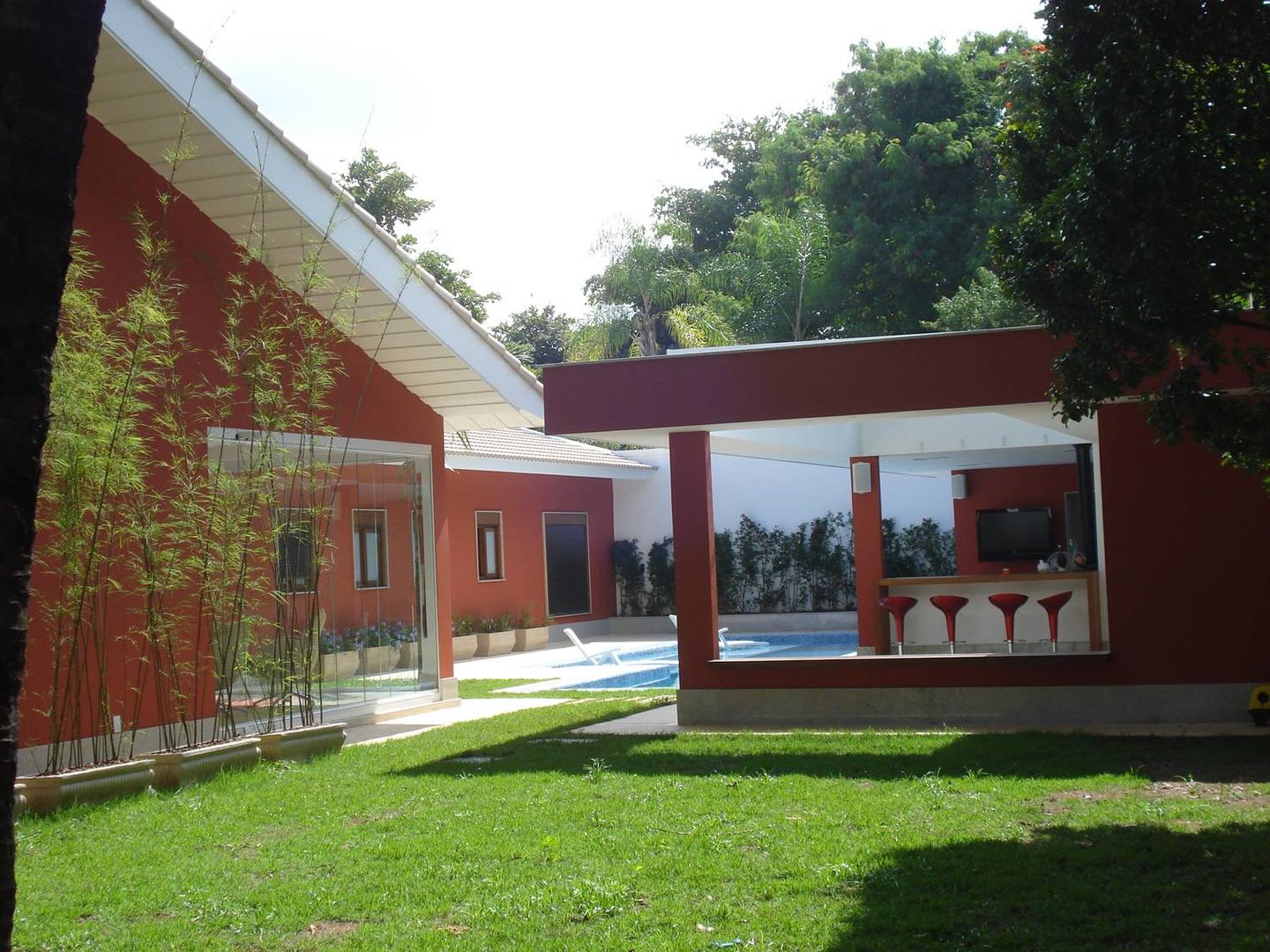 Casa Barra 01, GEA Arquitetura GEA Arquitetura Tropical style garden