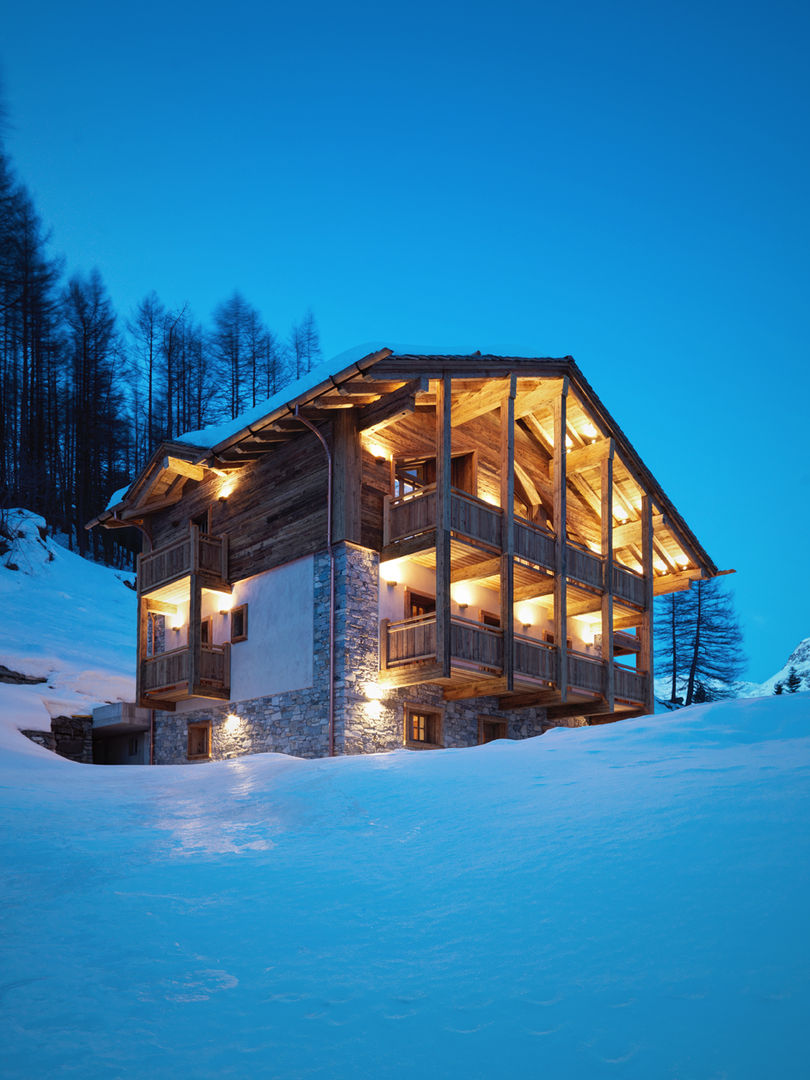 Ski Chalet - Spluga Pass (Italy), Officine Retica di Bosi Filippo & C. s.a.s. Officine Retica di Bosi Filippo & C. s.a.s. Casas rústicas Madera Acabado en madera