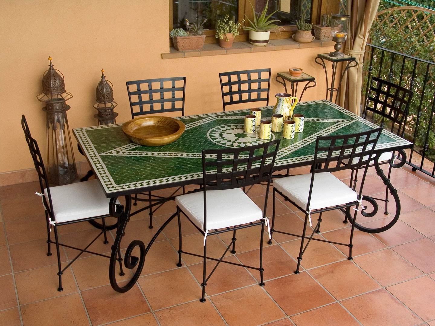 Outdoor dining homify Phòng ăn phong cách Địa Trung Hải Sắt / thép Tables