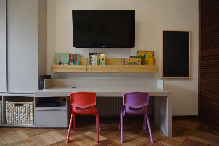 Sala de juegos, KRAUSE CHAVARRI KRAUSE CHAVARRI Nursery/kid’s room Desks & chairs