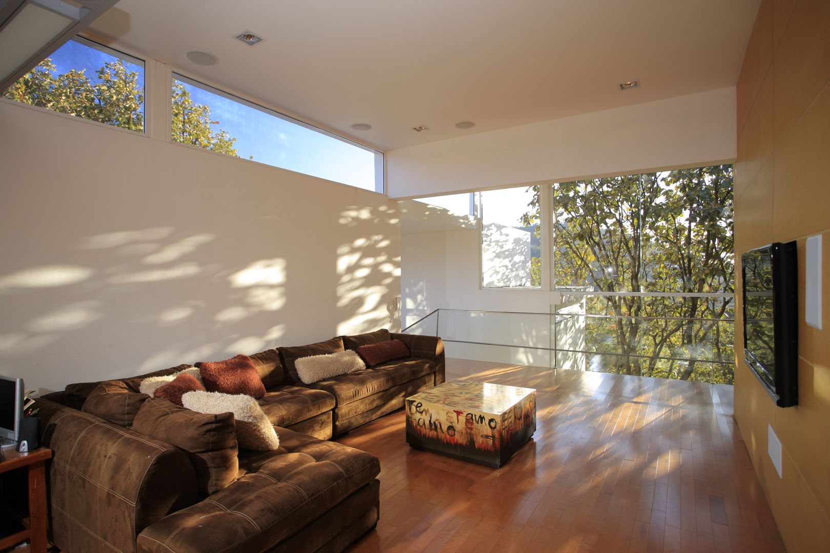 Casa Azpeytia, Echauri Morales Arquitectos Echauri Morales Arquitectos Minimalistische mediakamers Hout Hout