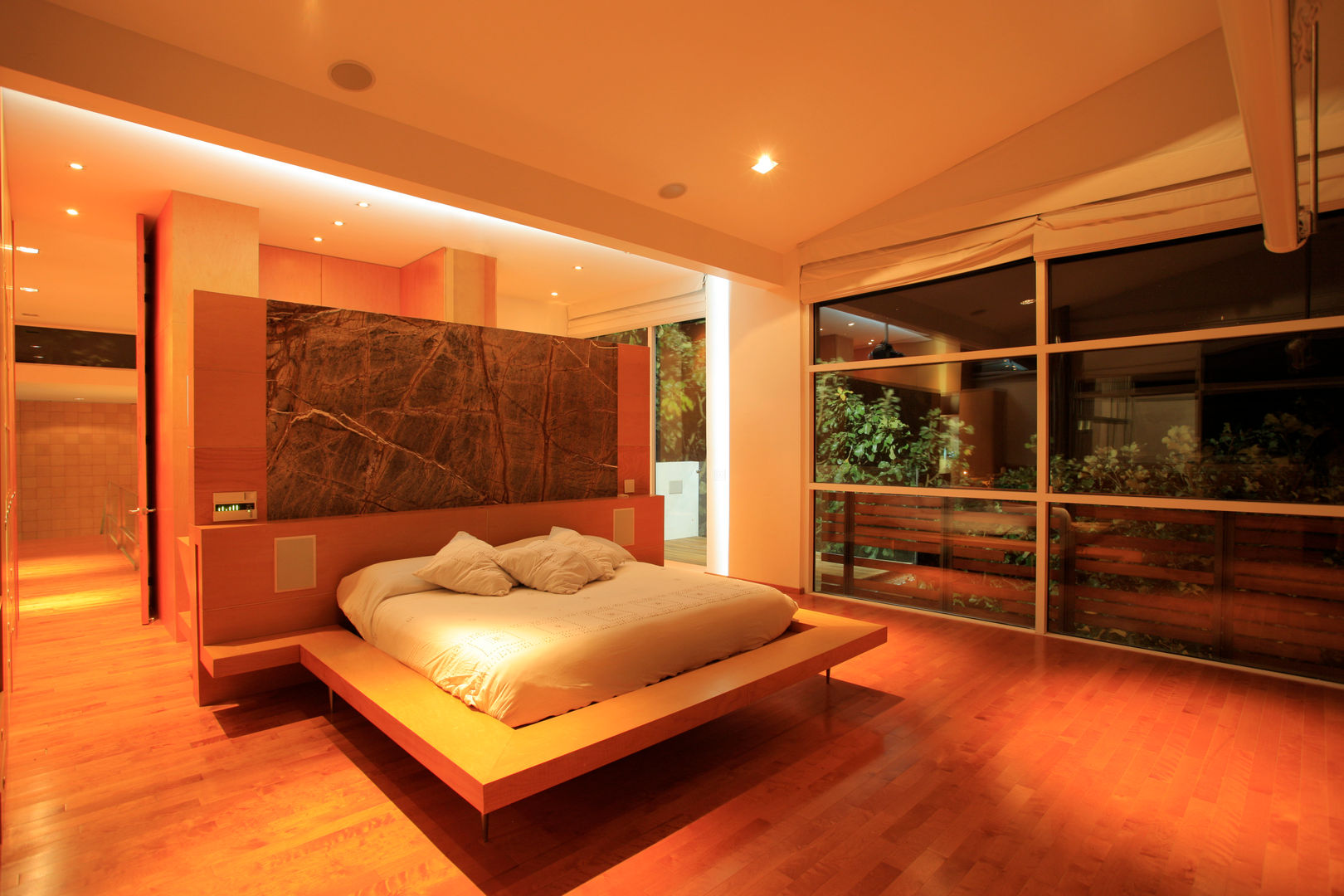 Casa Azpeytia, Echauri Morales Arquitectos Echauri Morales Arquitectos Minimalist bedroom Wood Wood effect