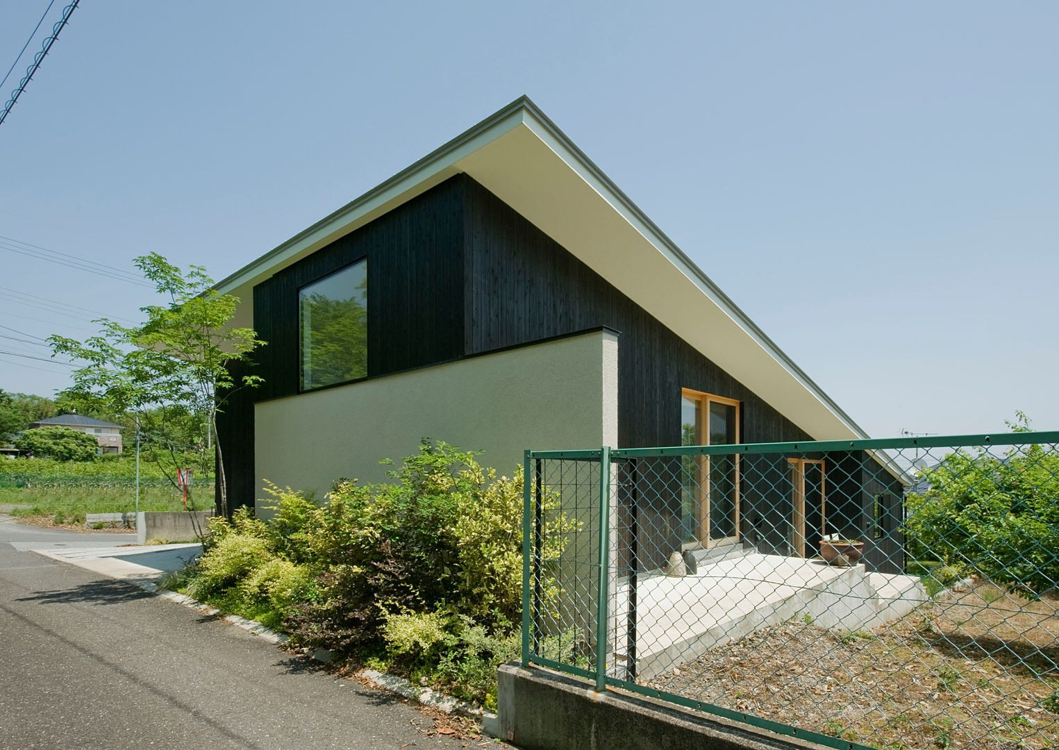 傾斜地の平屋, LIC・山本建築設計事務所 LIC・山本建築設計事務所 Casas modernas Madera Acabado en madera