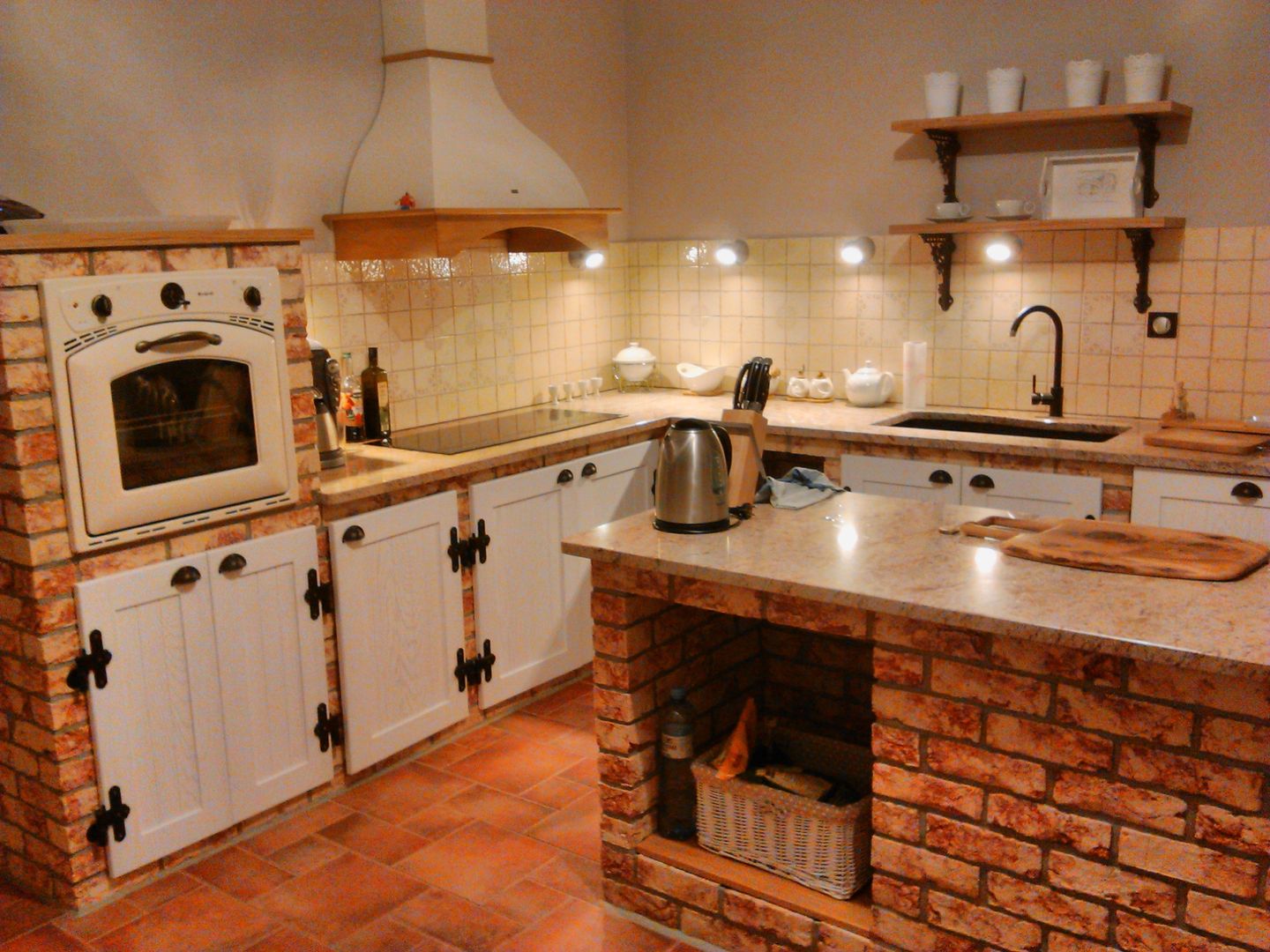 Kuchnie, lity dąb, rustykalne, klasyczne, Revia Meble i drzwi z litego dębu. Revia Meble i drzwi z litego dębu. Classic style kitchen