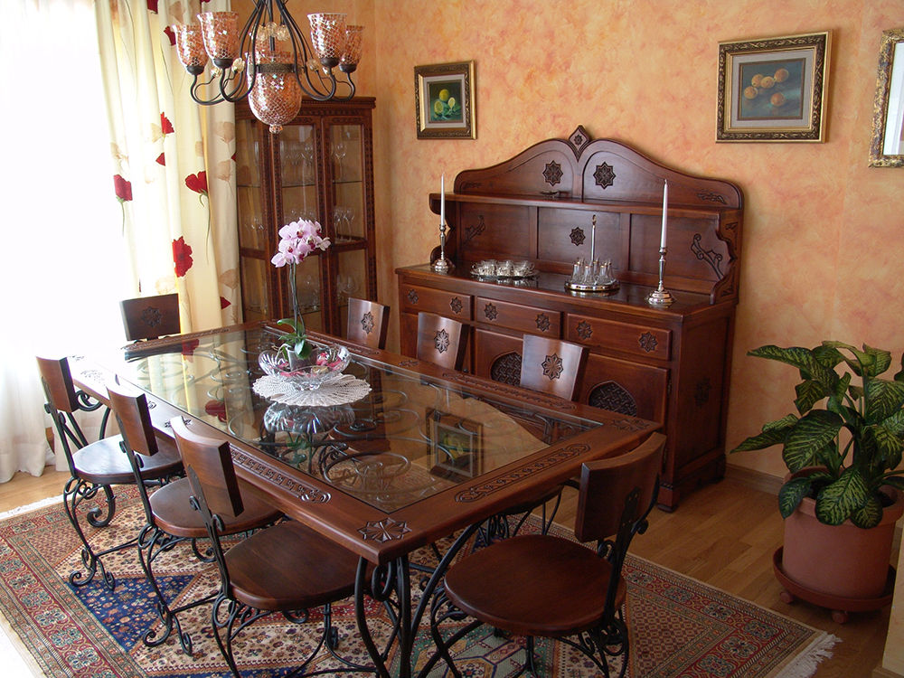 Wood and forge dining room homify Столовая комната в средиземноморском стиле Дерево Эффект древесины Столы
