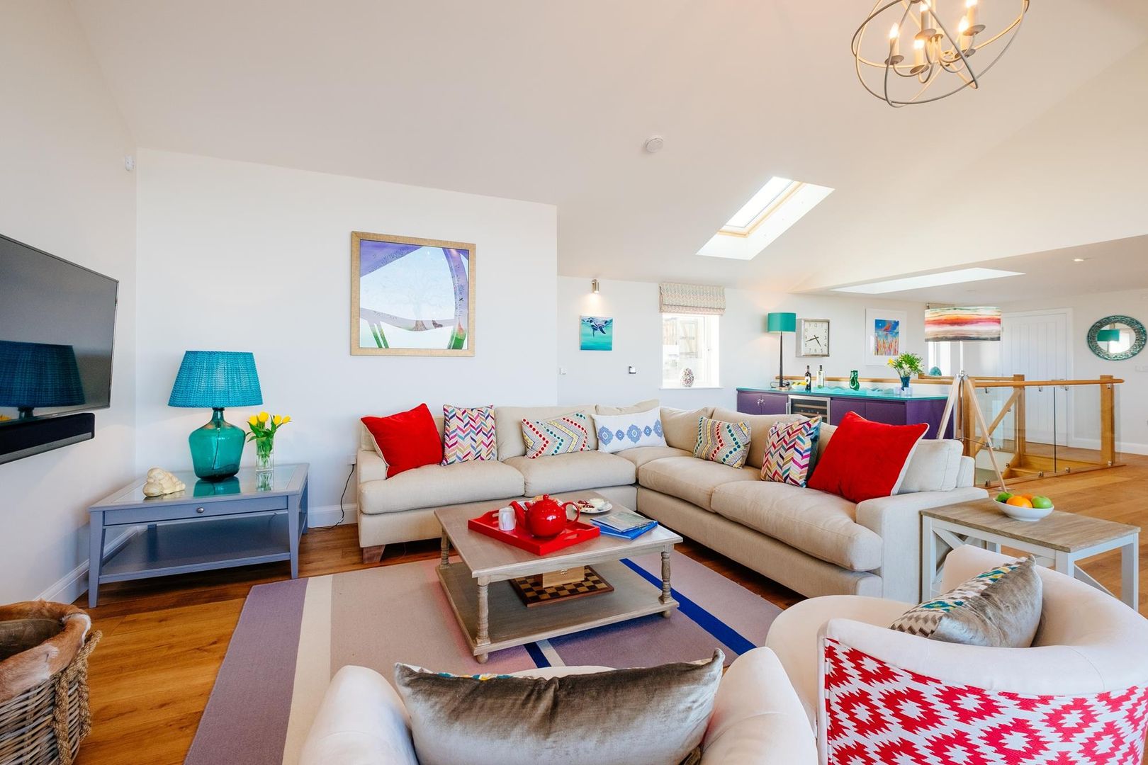 Living Room Perfect Stays Salones de estilo moderno