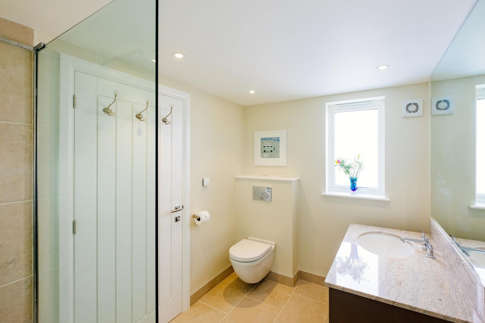 En-Suite Perfect Stays Modern Bathroom