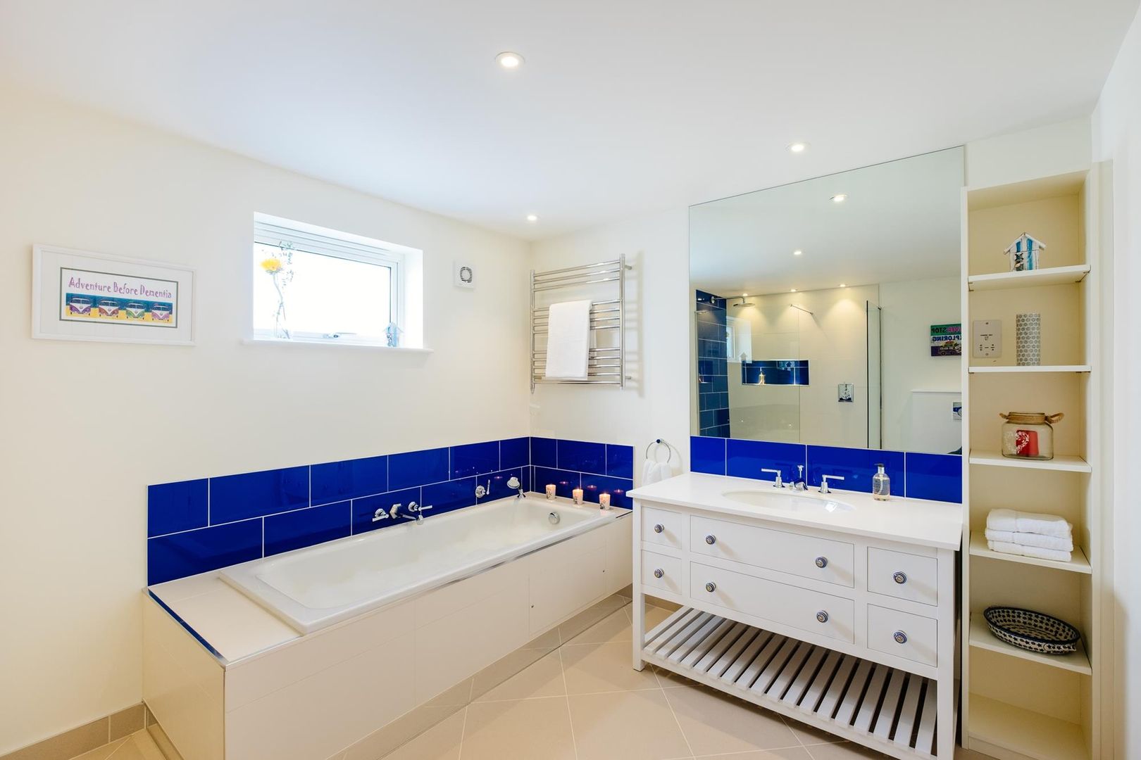Family Bathroom Perfect Stays Ванная комната в стиле модерн