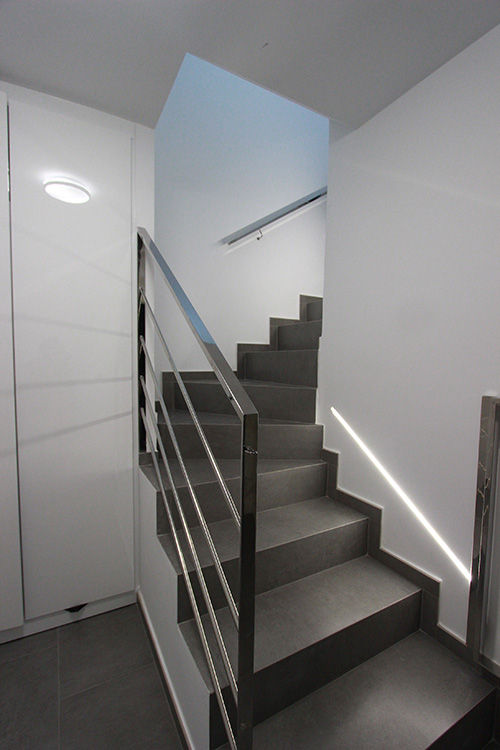 Reforma en Urb. Gran Alacant, Santa Pola, Novodeco Novodeco モダンスタイルの 玄関&廊下&階段