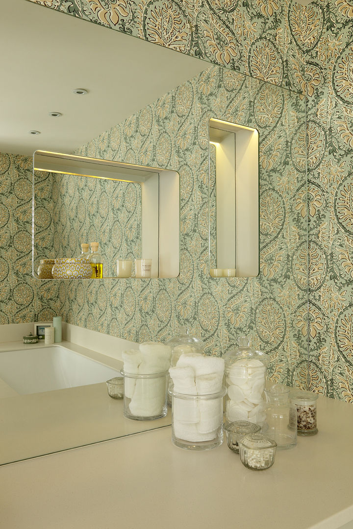 BATHROOMS: CONTEMPORARY BATHROOM Cue & Co of London حمام