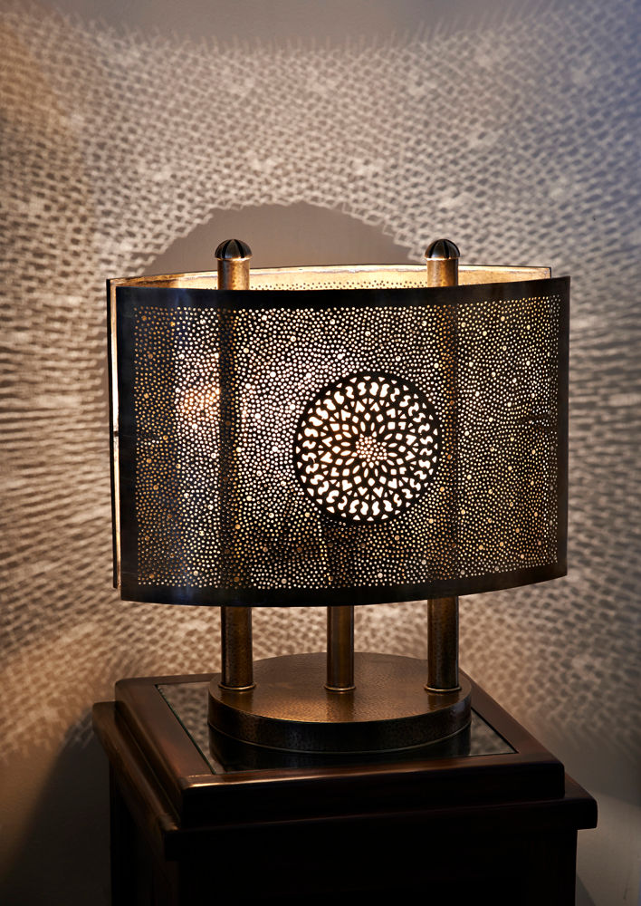 Arabic lamp for bedside table homify Спальня Мідь / Бронза / Латунь Освітлення