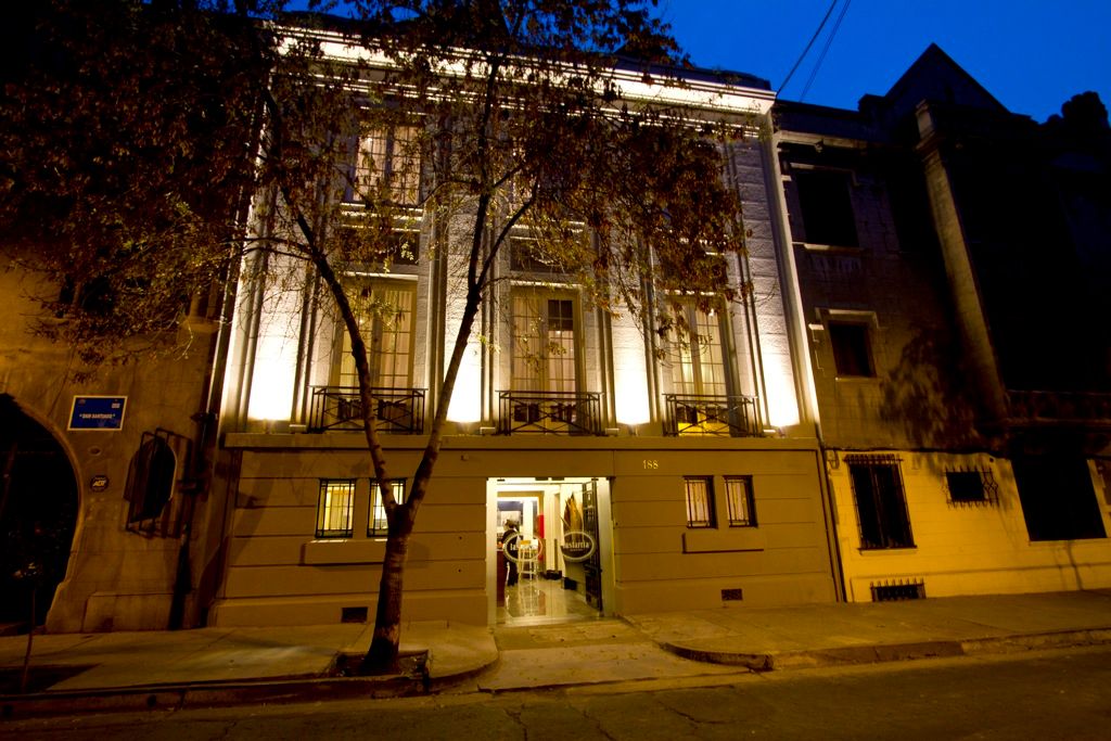 Hotel Boutique Lastarria , PICHARA + RIOS arquitectos PICHARA + RIOS arquitectos Powierzchnie handlowe Hotele