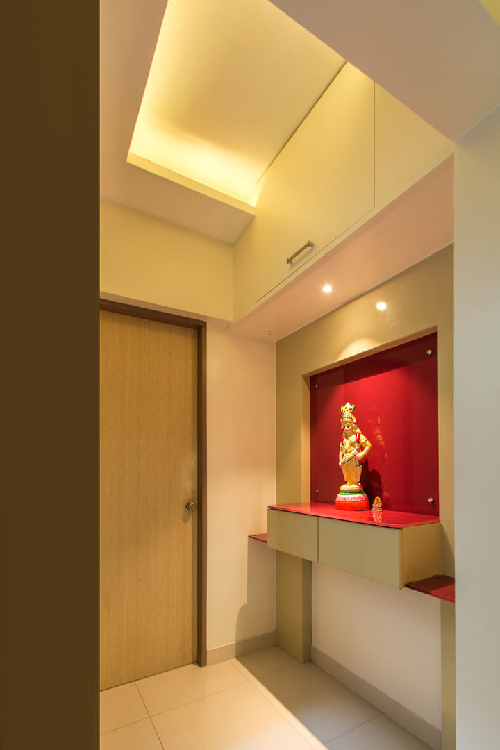 A residence for Mr.Nitin Warrier at Blue Ridge ,Hinjewadi ,Pune, Navmiti Designs Navmiti Designs Pasillos, vestíbulos y escaleras de estilo minimalista Accesorios y decoración