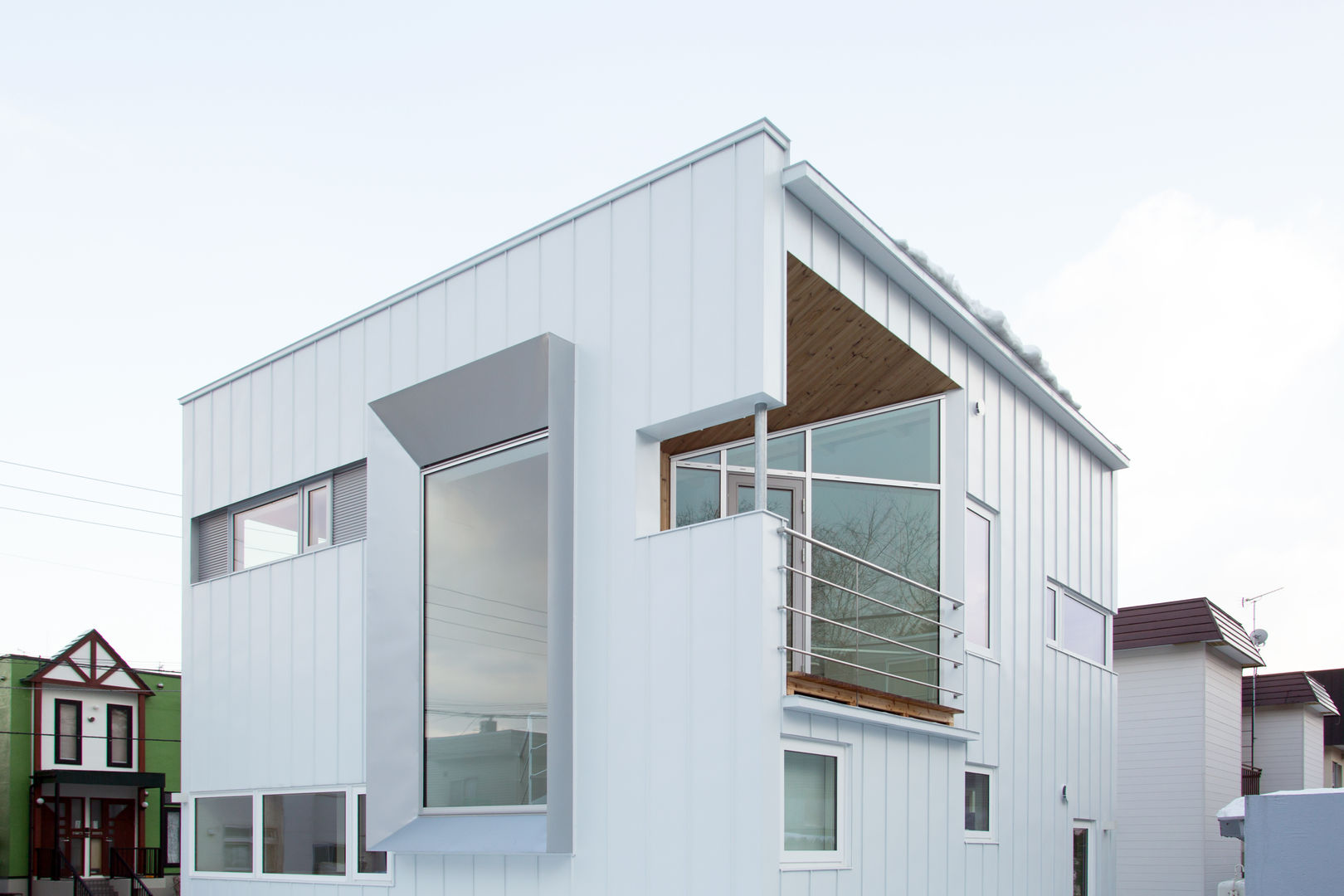 白箱の家（White BOX House）, 一級建築士事務所 Atelier Casa 一級建築士事務所 Atelier Casa Case in stile minimalista Ferro / Acciaio